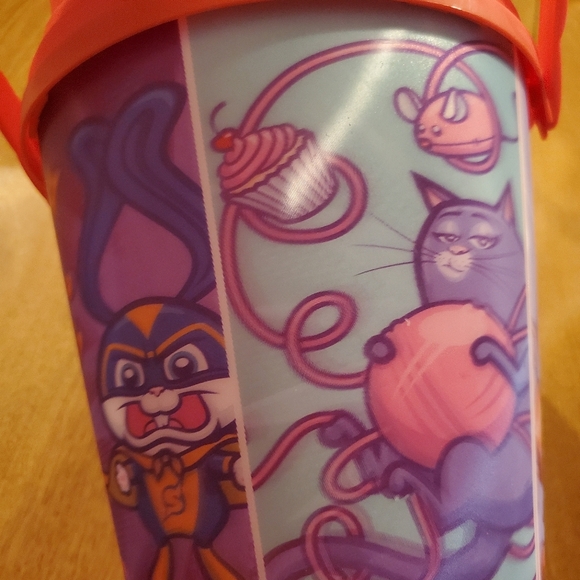 Universal Studio The Secret Life Of Pets Off The Leash Popcorn Bucket - Picture 2 of 8